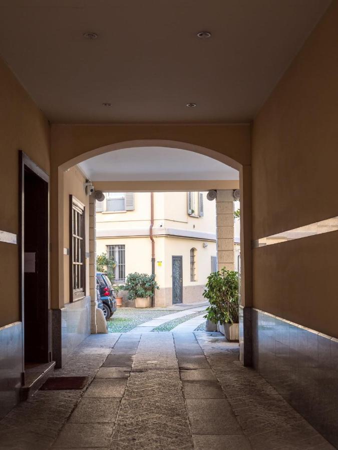 The Best Rent - Studio Nearby Sant'Agostino Metro Милан Экстерьер фото